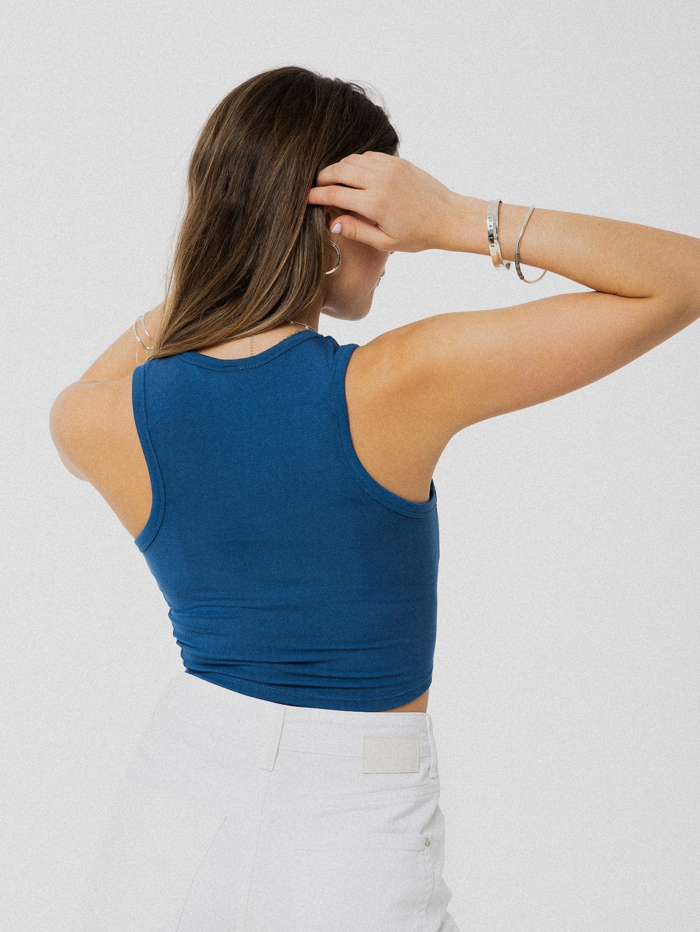 Camisole courte confortable avec col en rond bleu.